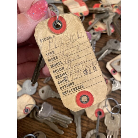 Lot of Old Keys Original Vintage Car Dealership Gas Locks Misc Ford Mercury - Picture 9 of 14